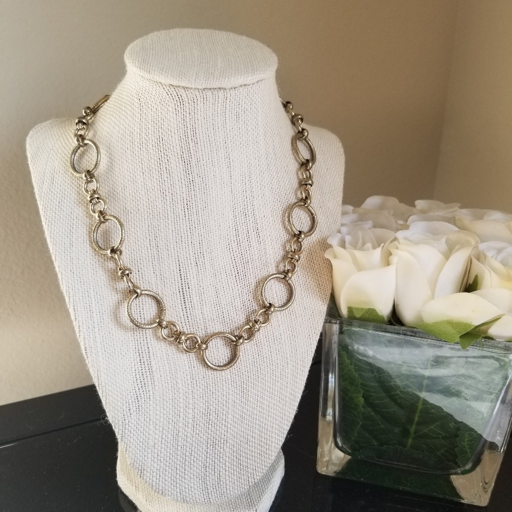 Monet circle necklace